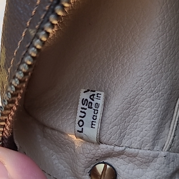 LV Toiletry pouch 28 - Picture 5 of 7